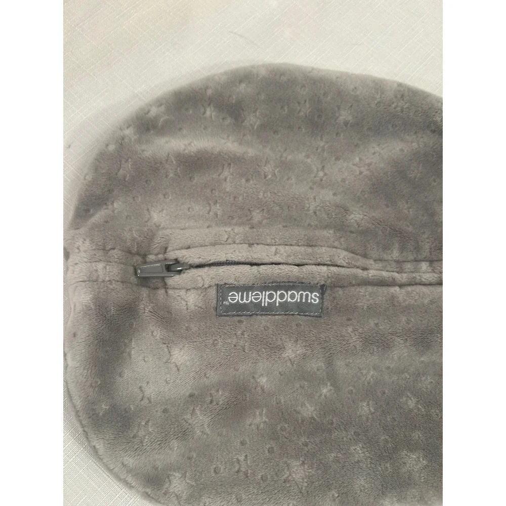 SwaddleMe Pod 0-2M Grey Star Embossed Plush Zip Swaddle Kids